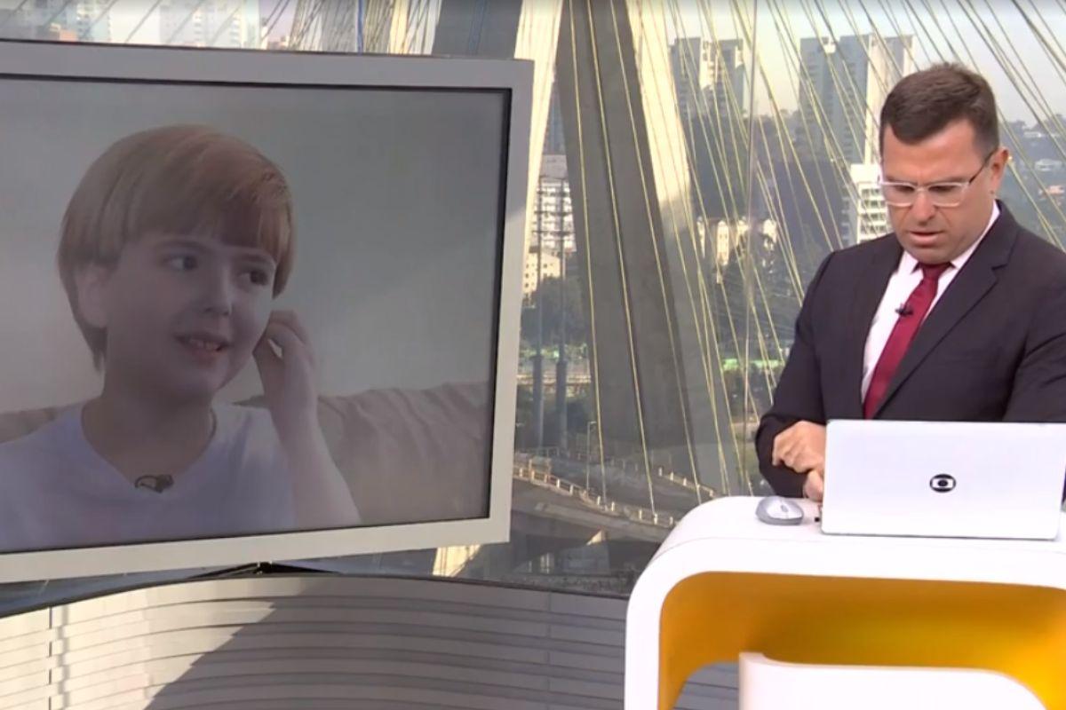 O que mais chamou a atenção foi que a reportagem propôs uma conta ao menino e deu o resultado, que foi diferente da criança