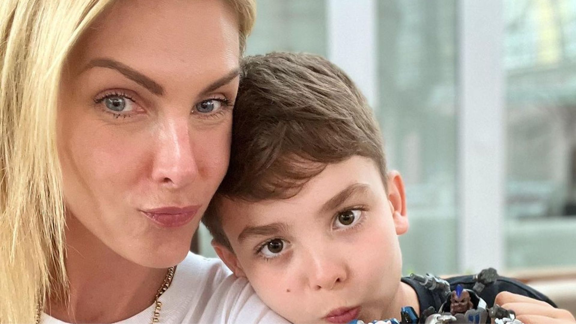 Ana Hickmann diz que está mais forte após agressão: “Vou lutar pelo meu filho”