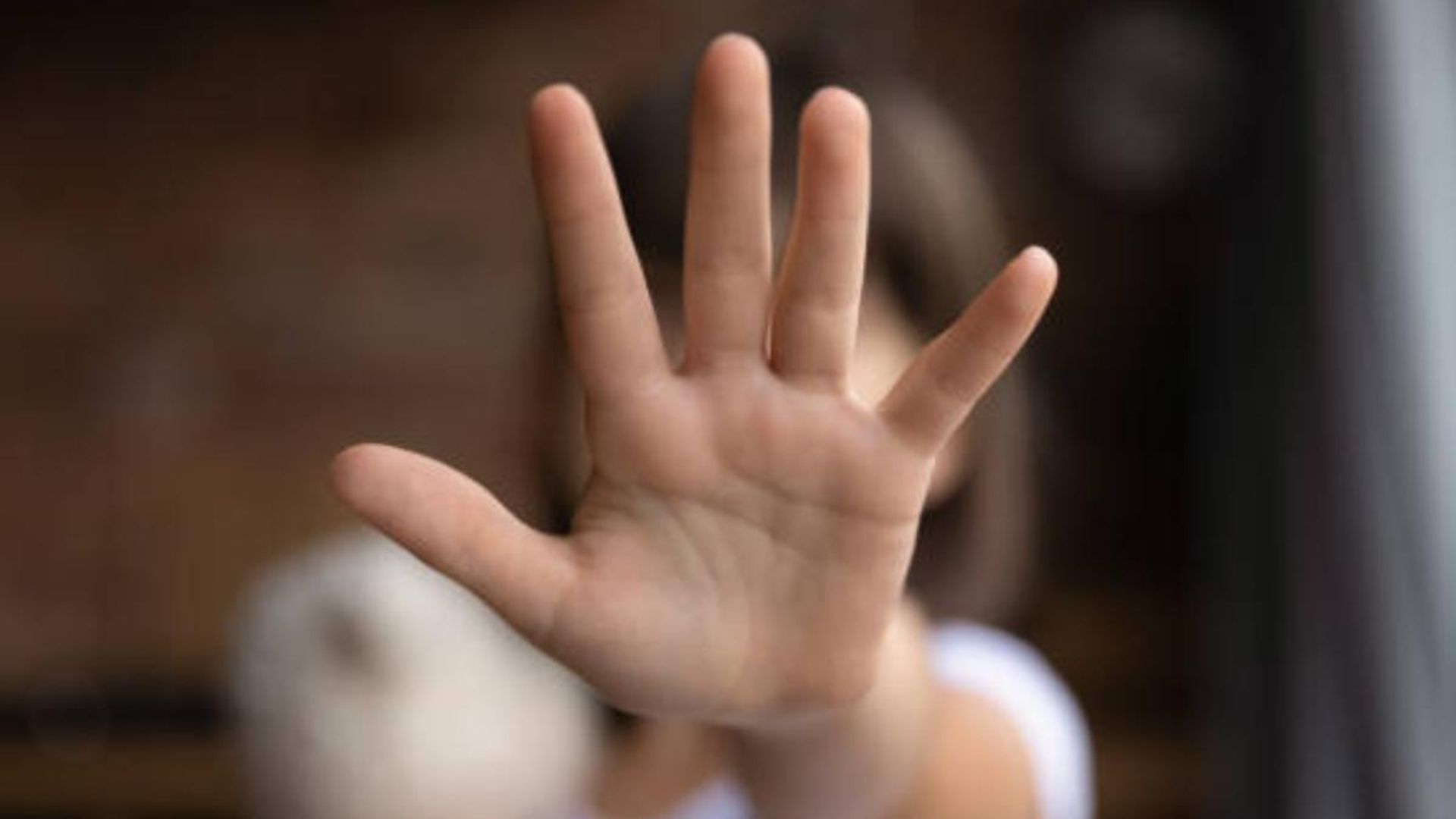 Homem é preso após estupr4r as quatro filhas e engravidar uma delas