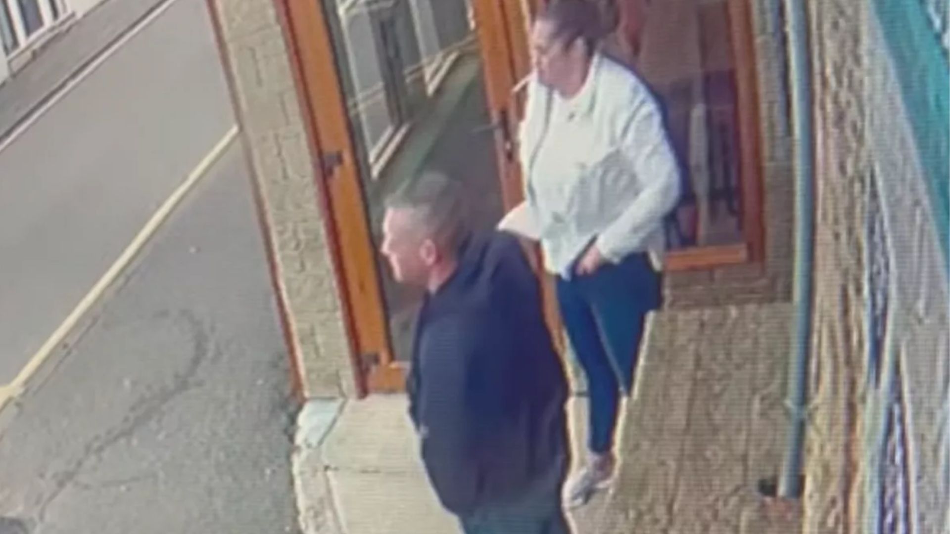 Casal aplica ‘truque da bolsa’ em restaurante e sai sem pagar a conta de R$ 600 reais