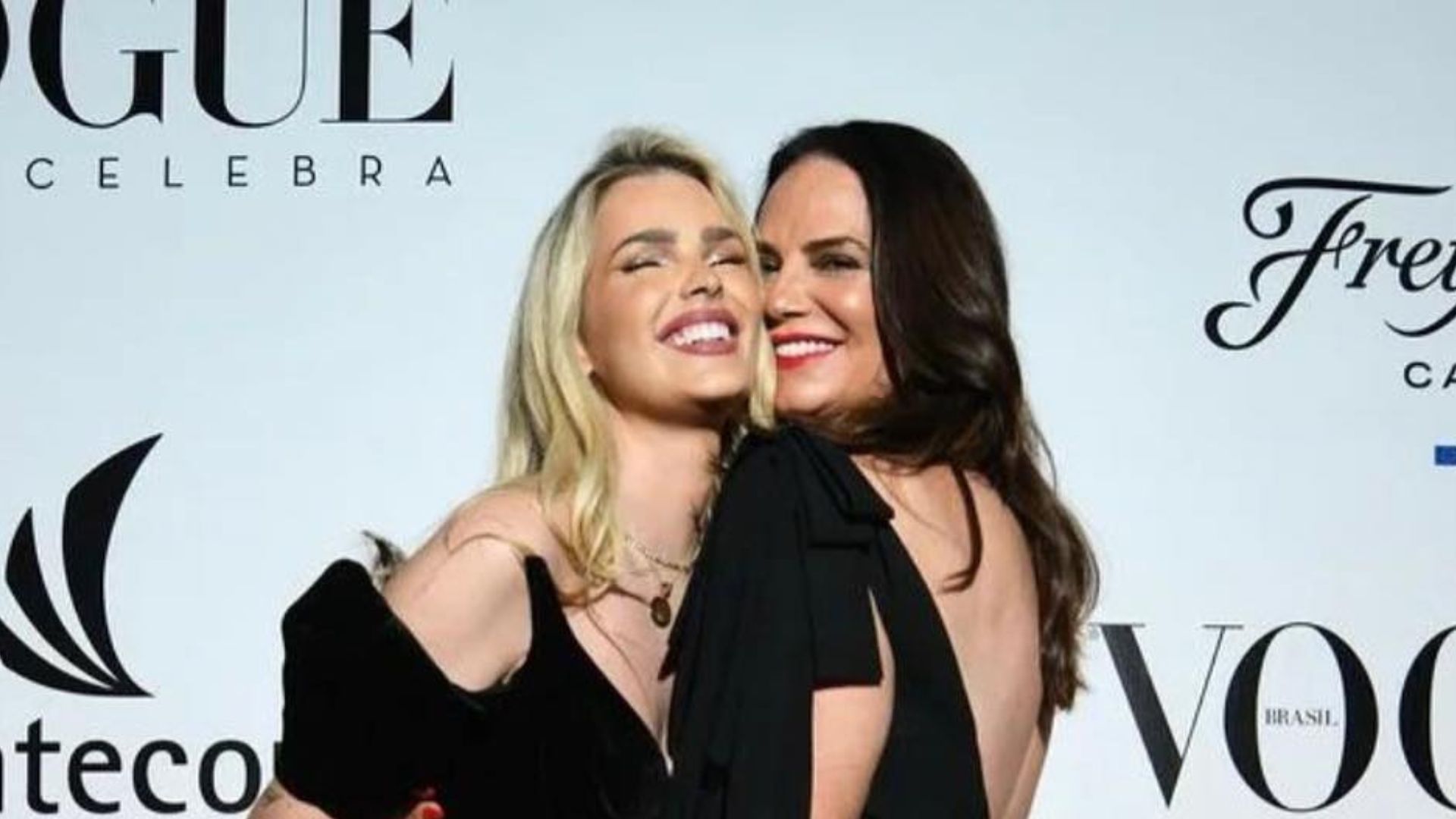 Família posando para foto