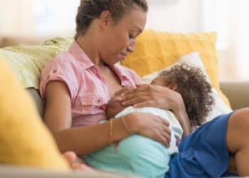 Como preparar os seios para a amamentação? Saiba os cuidados que devem ser tomados antes e depois da gravidez