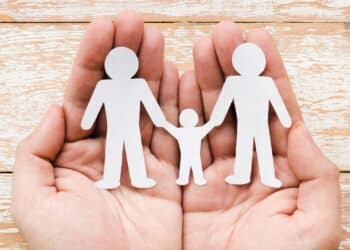 Até quando dividir a cama com seu filho? Saiba os prós e contras da cama compartilhada