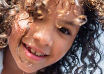 Cuidado com a pele desde cedo: Jus Beauty lança linha para crianças e inaugura primeira loja em SP