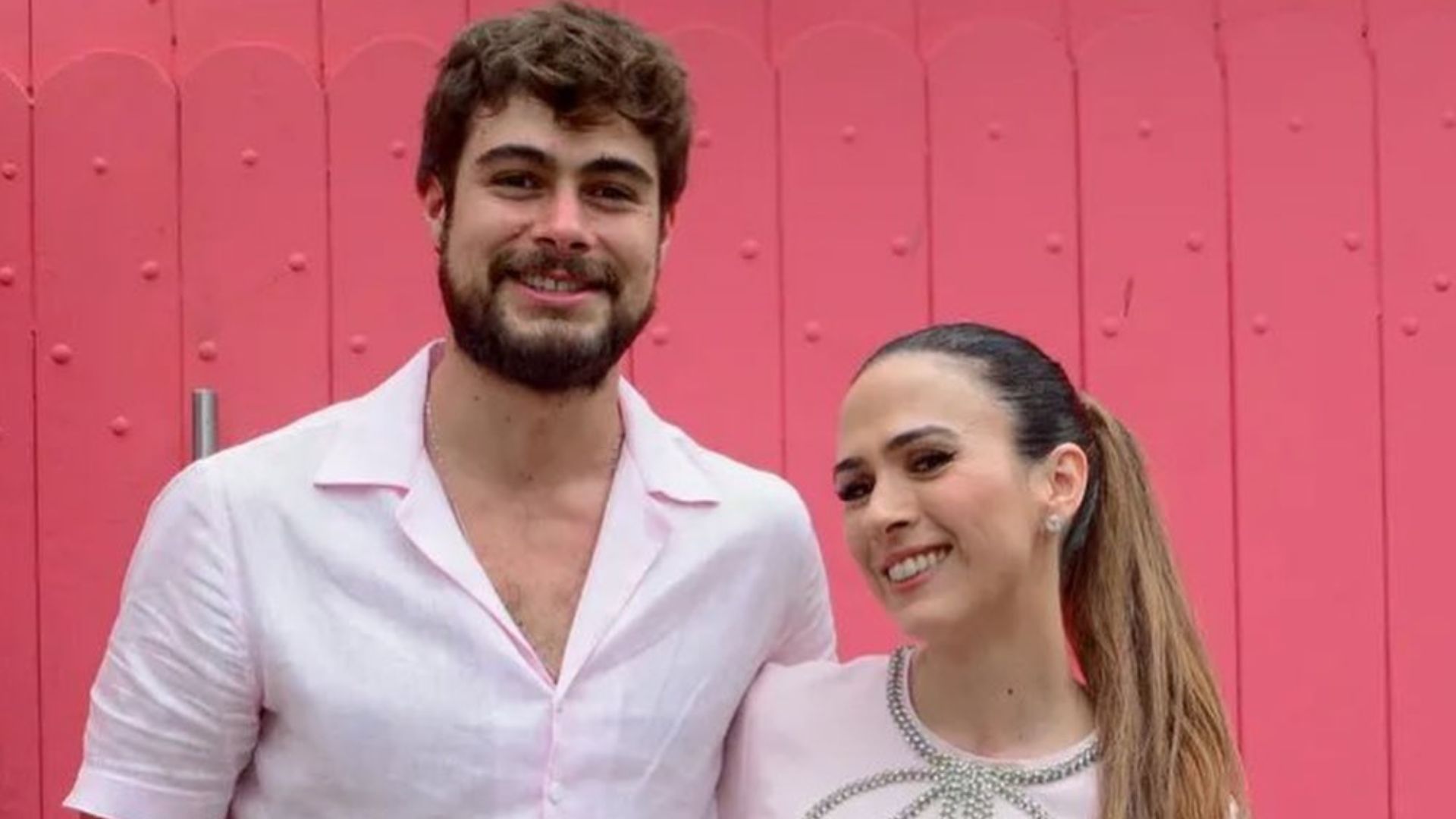 Casal posando para foto