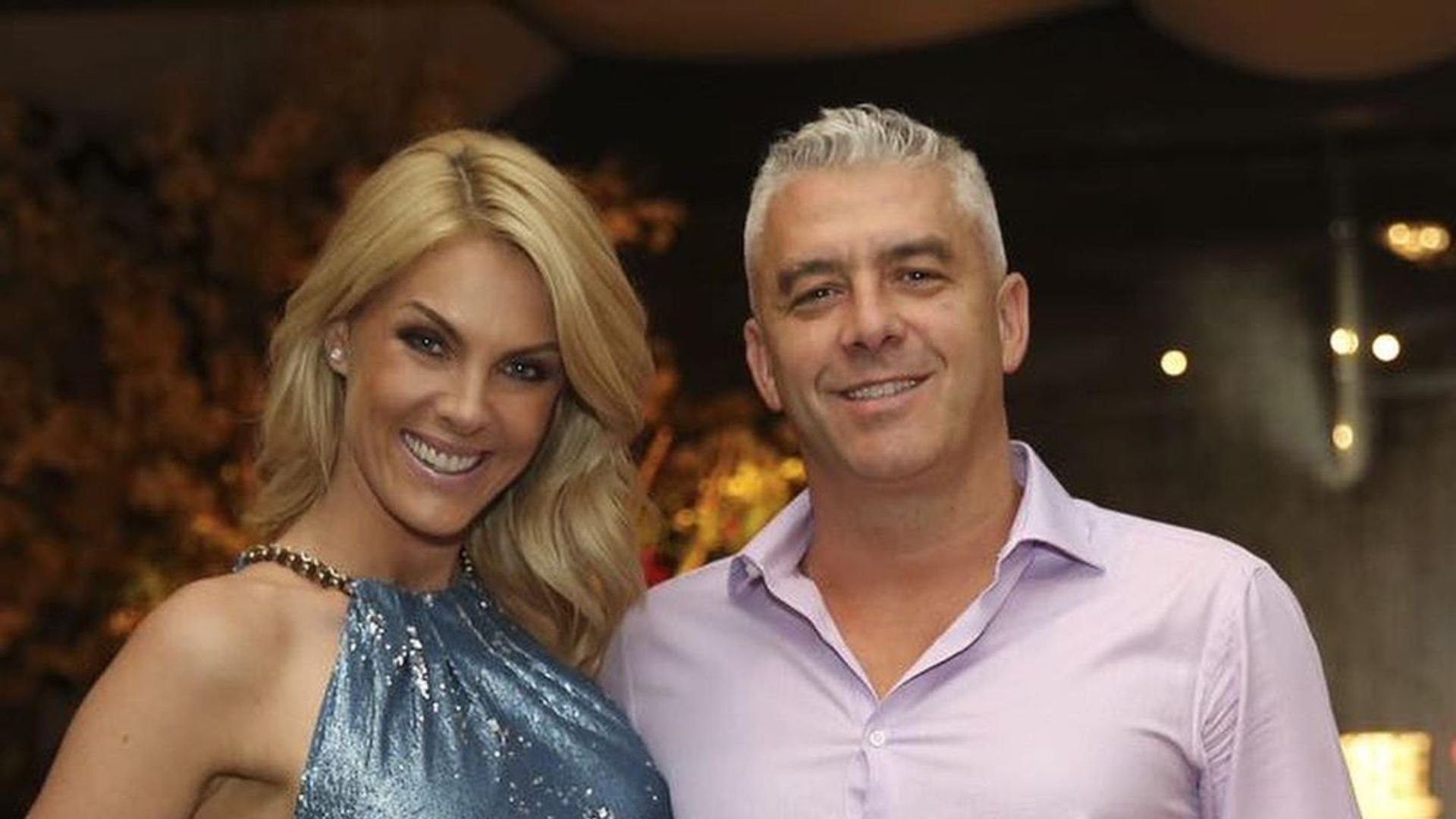 Ana Hickmann e Alexandre Correa posando para fotos