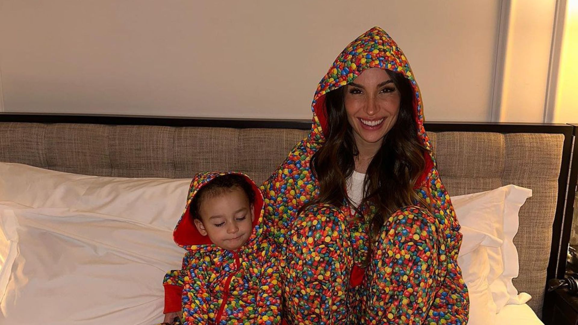 Bianca e filho numa foto de natal 