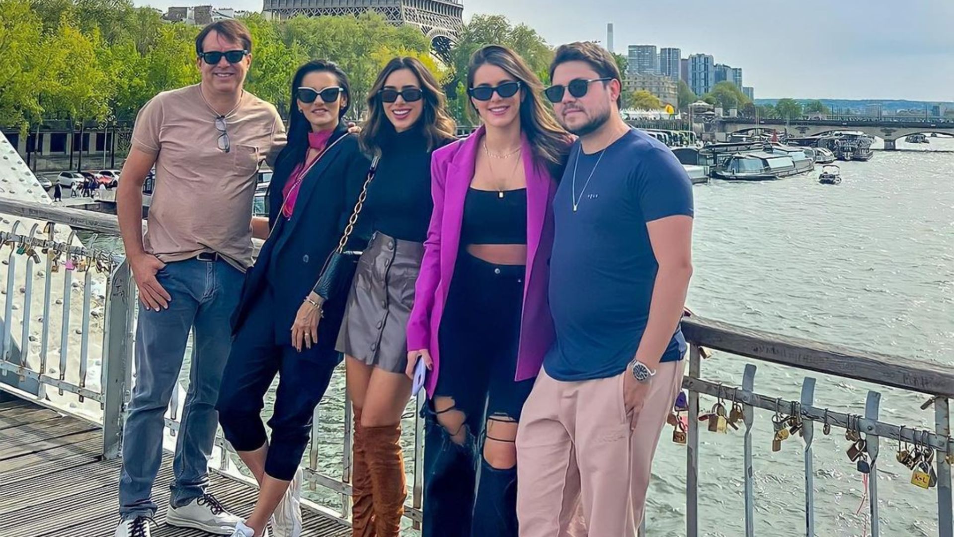 Bruna e Bianca Biancardi com a família