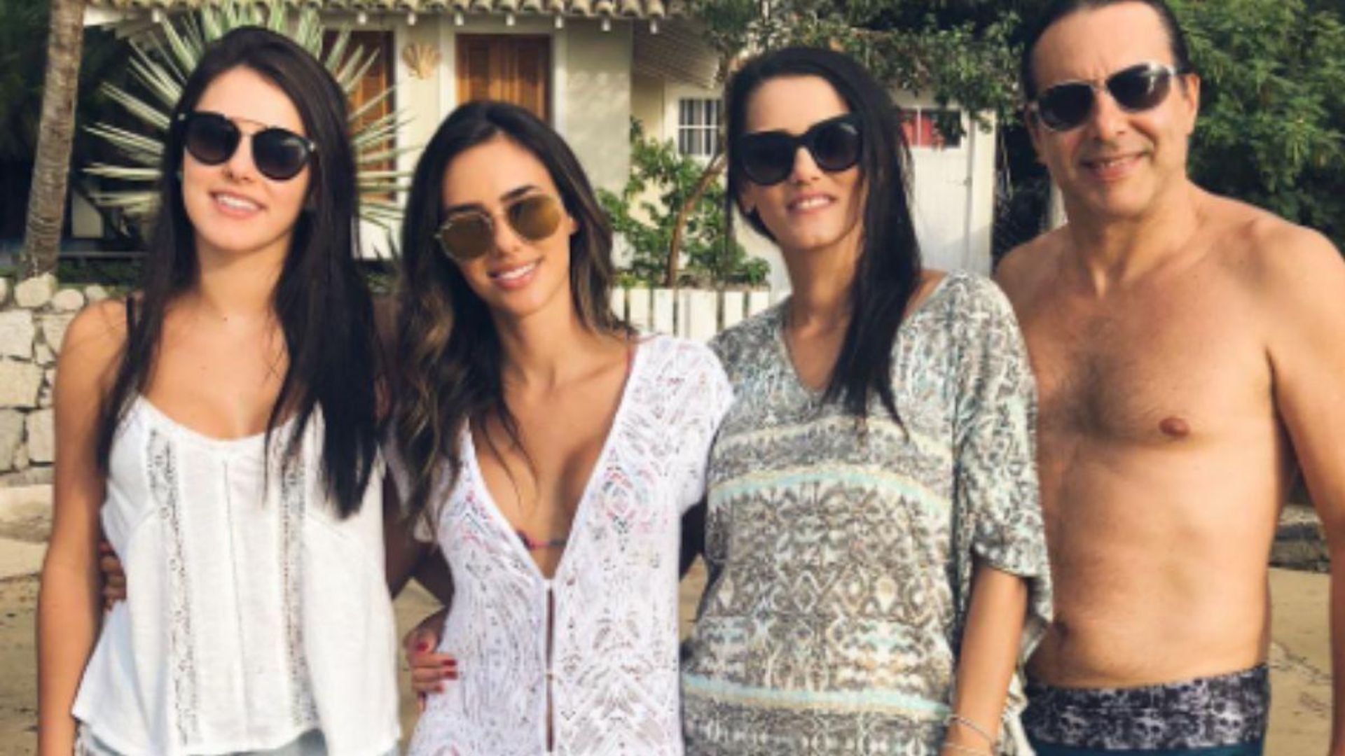 Bruna e Bianca Biancardi com os pais Telma e Edson Ribeiro