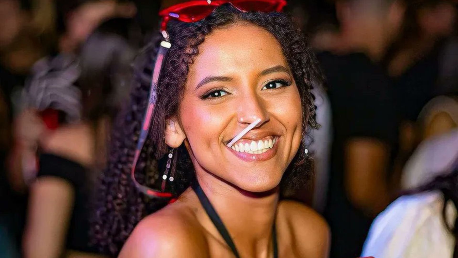 Mulher posando para foto
