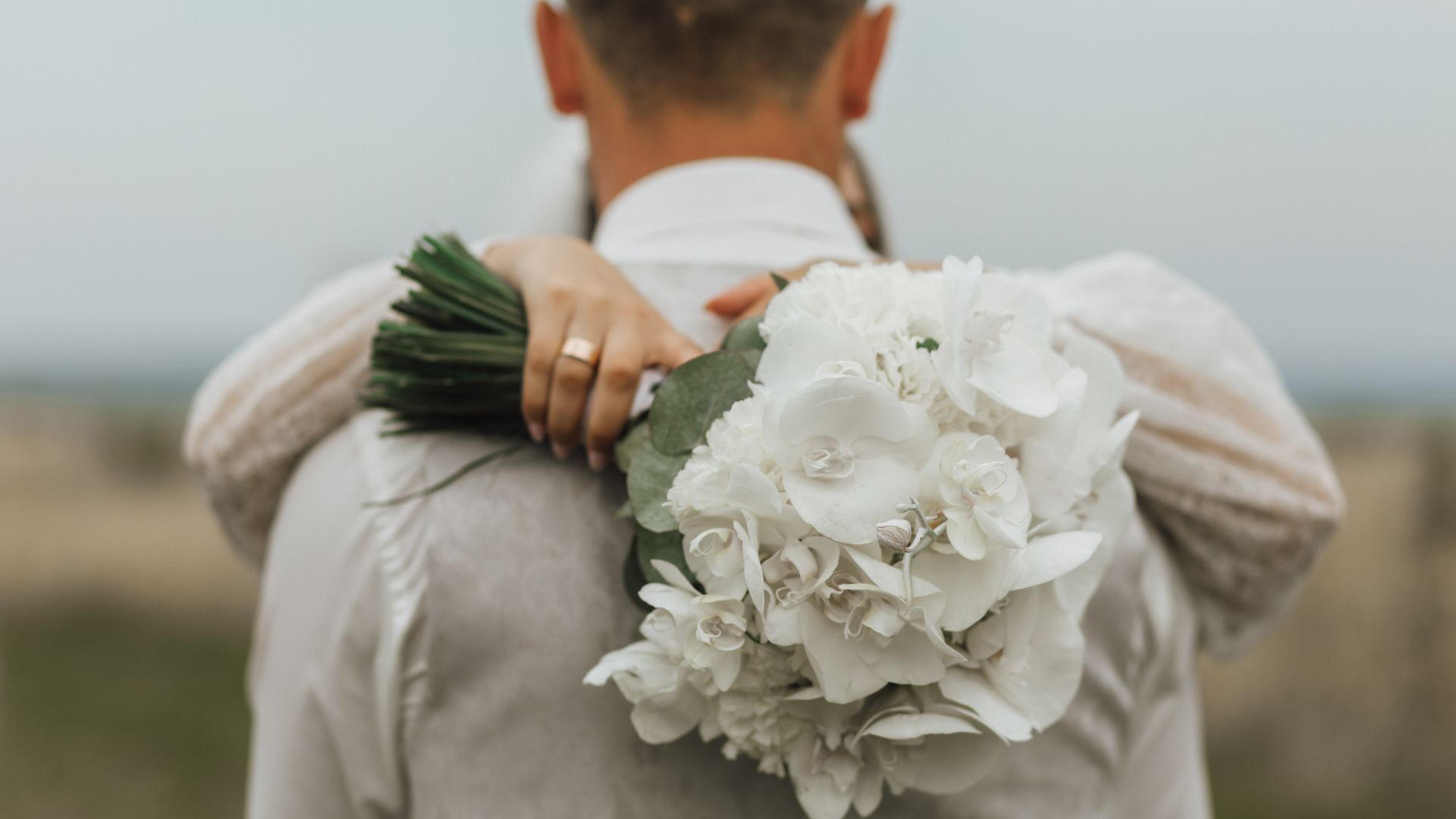 Casal dançando no casamento