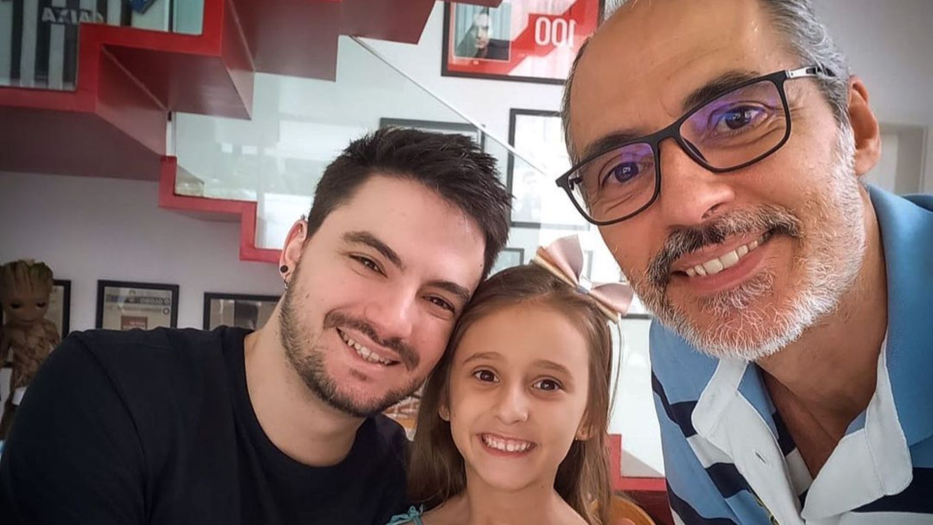 Família posando para foto