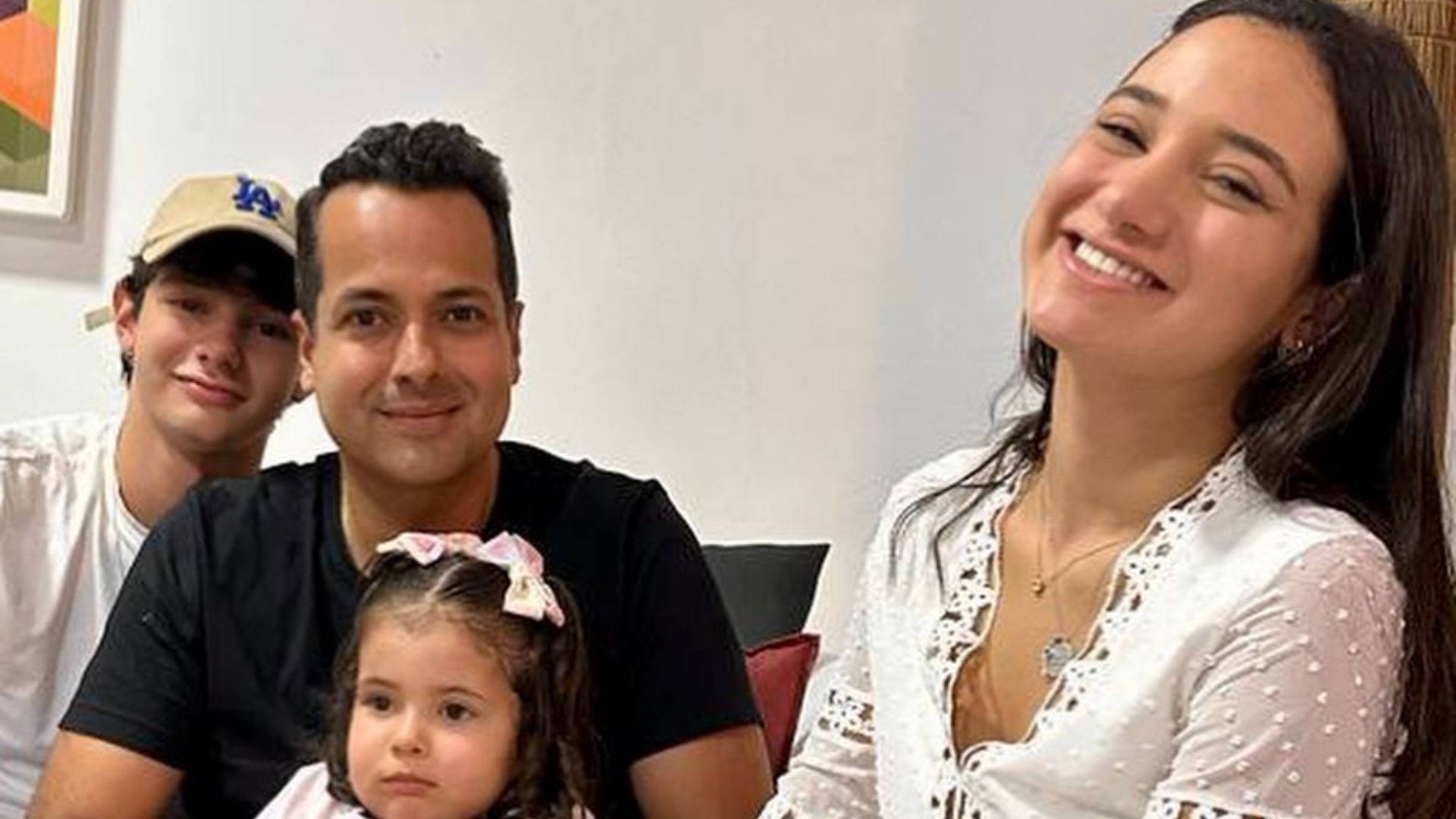 Família posando para foto