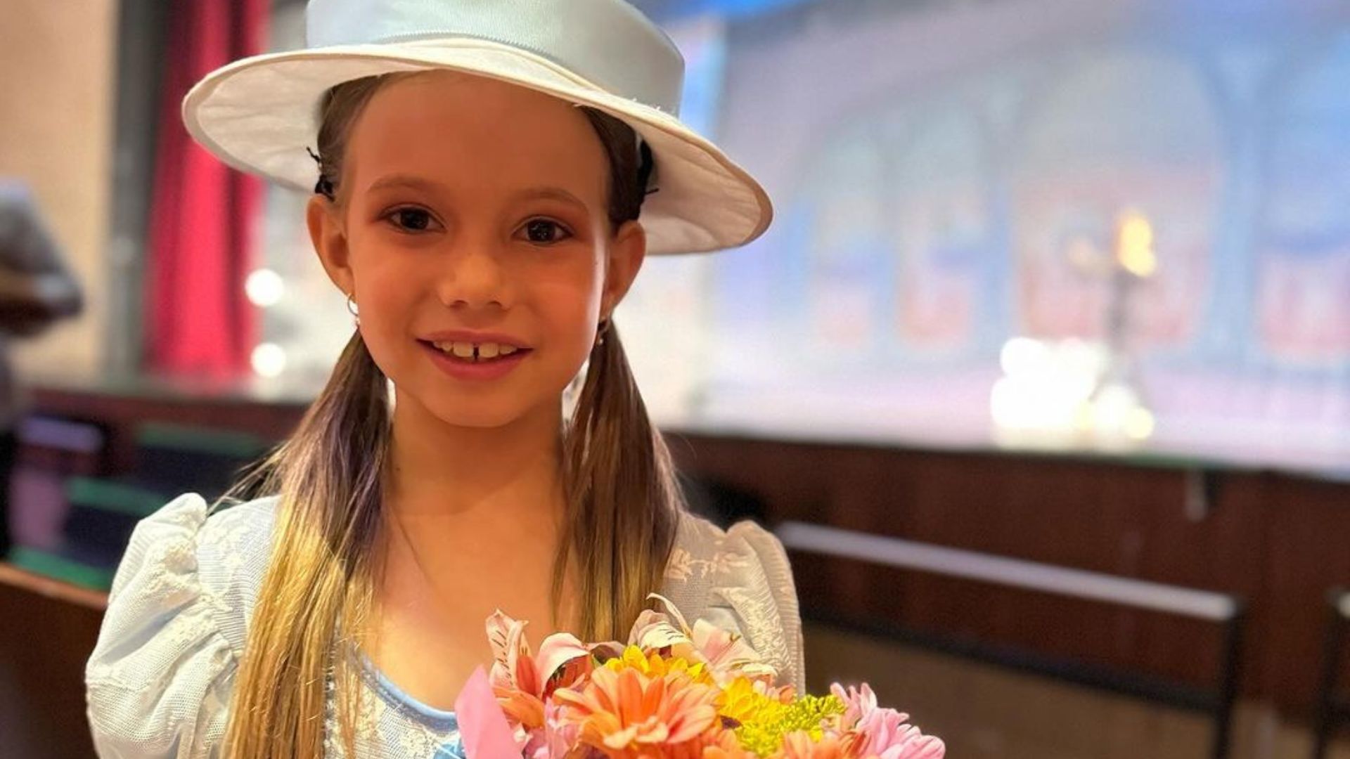 Criança posando para foto