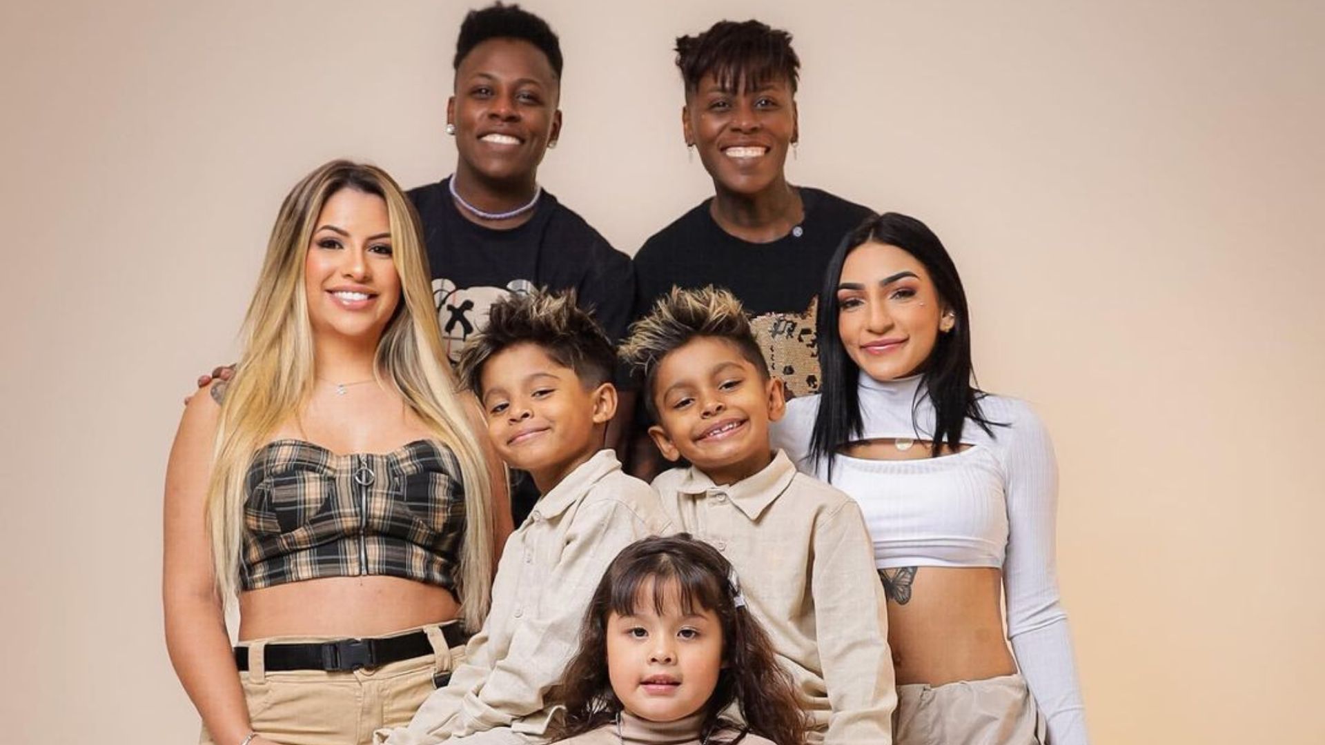 Família posando para foto