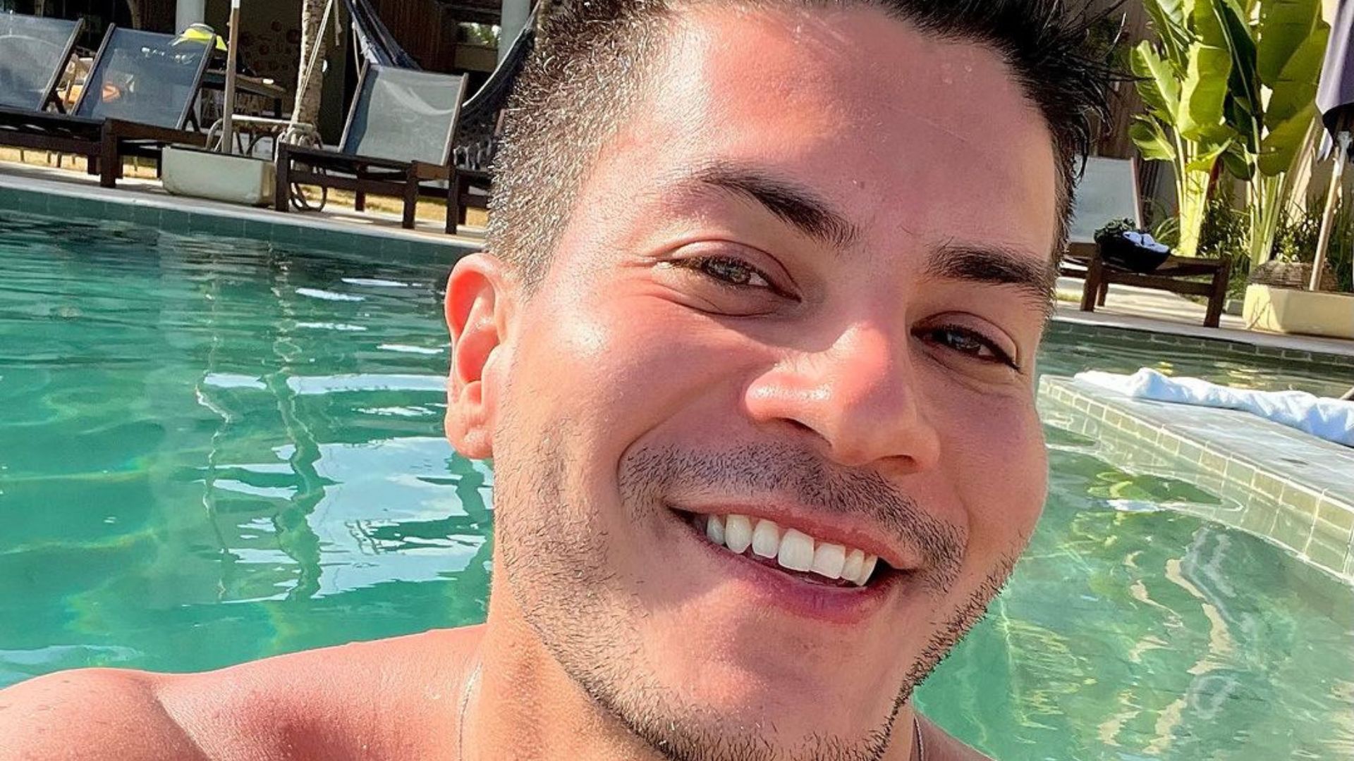 Homem posando para foto