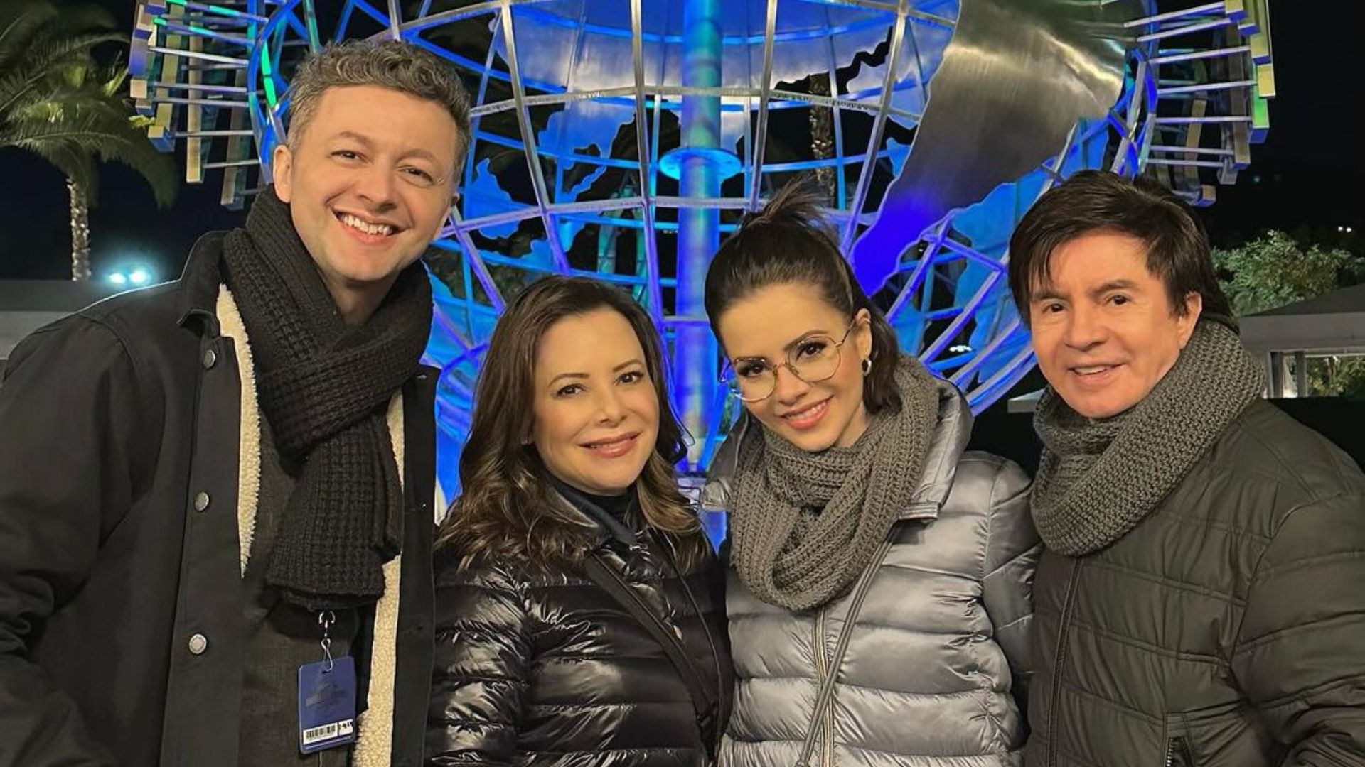 Família posando para foto