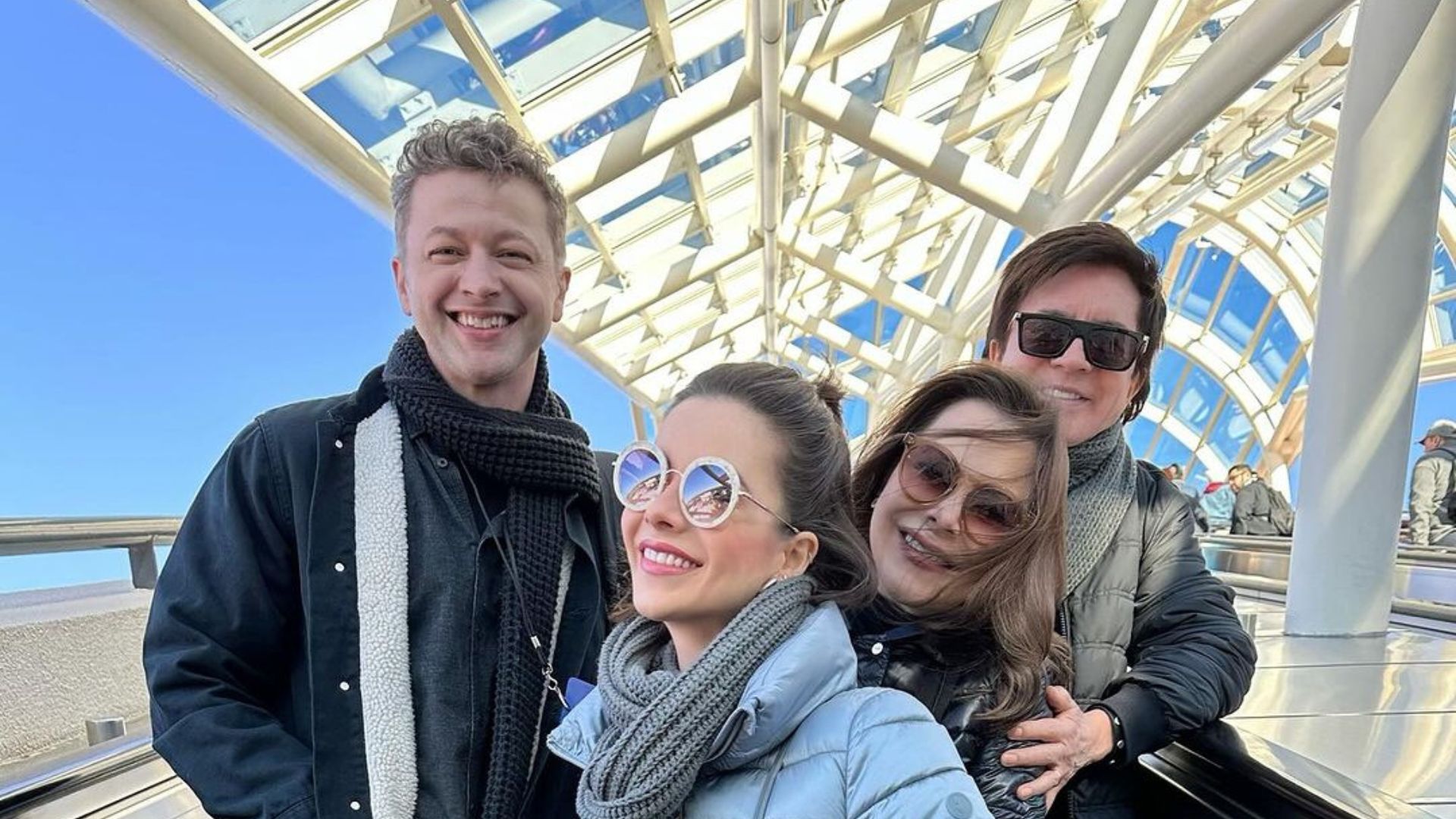 Família posando para foto