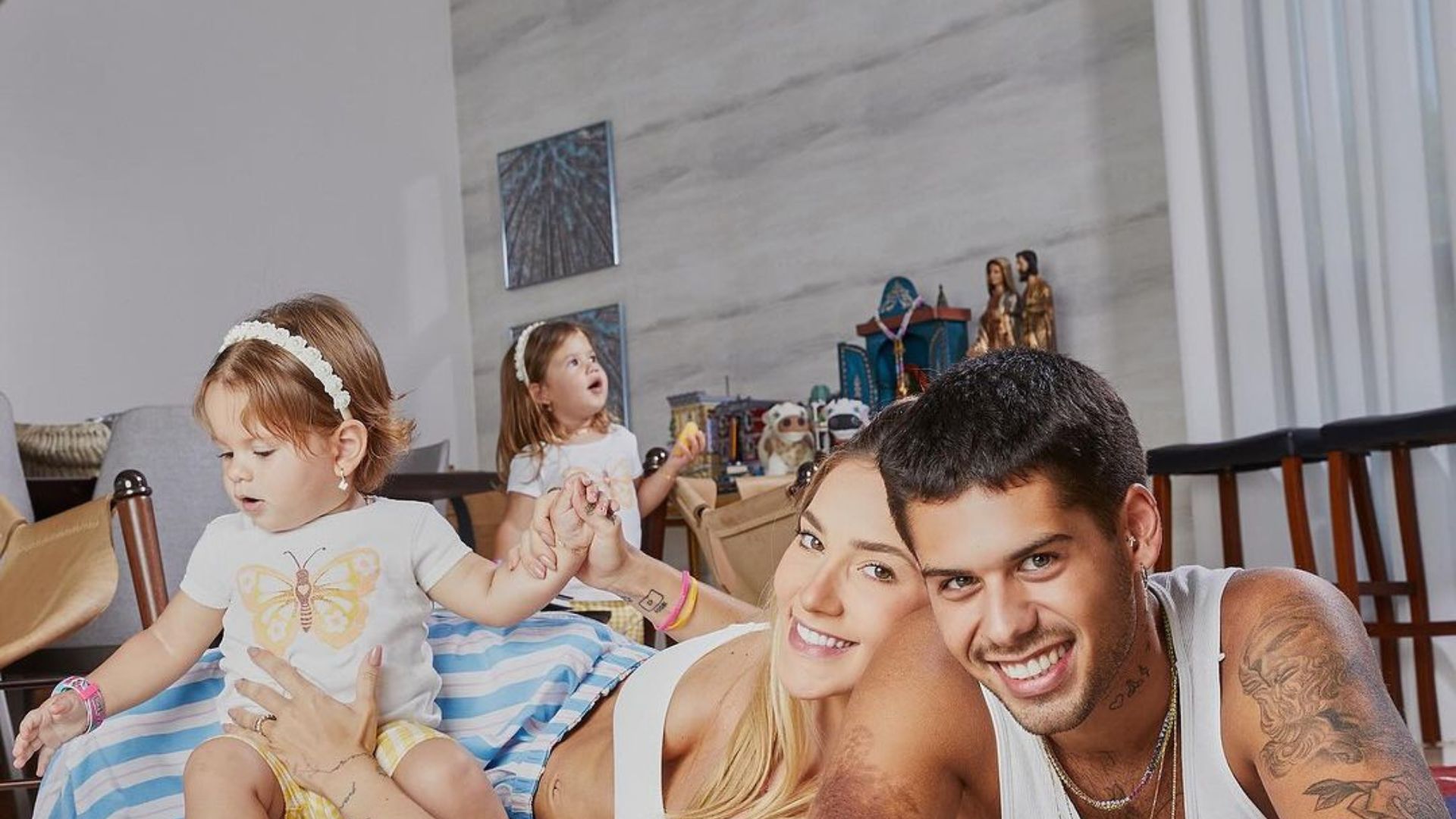 Família posando para foto 