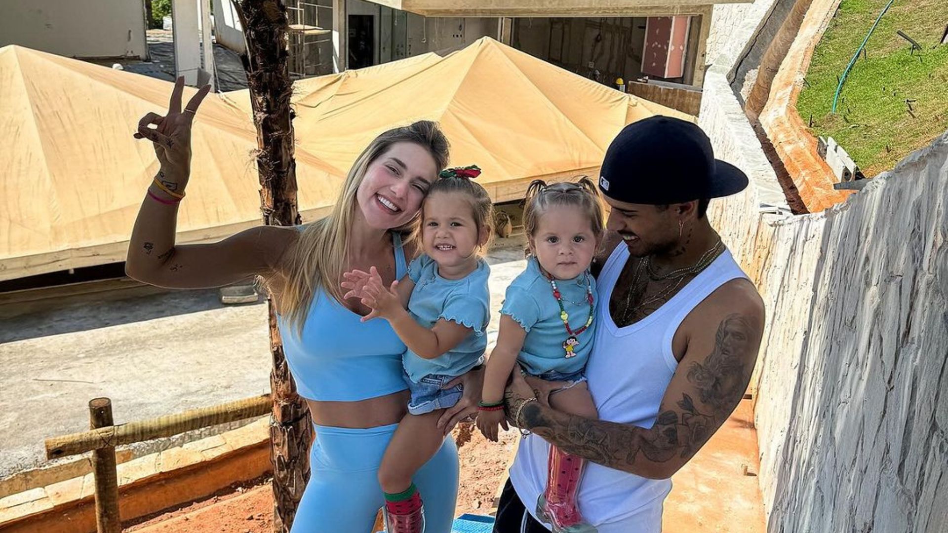 Família posando para foto 