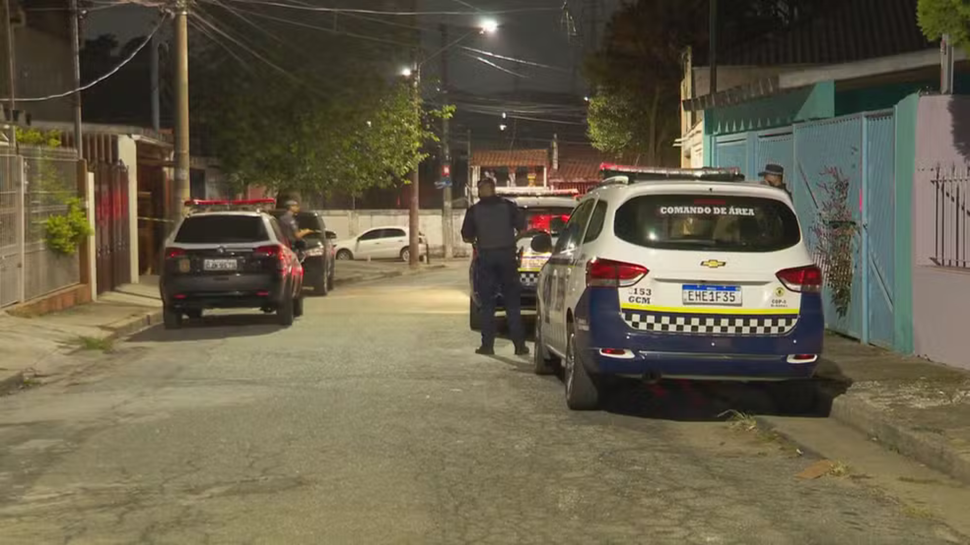 Carro de polícia na rua