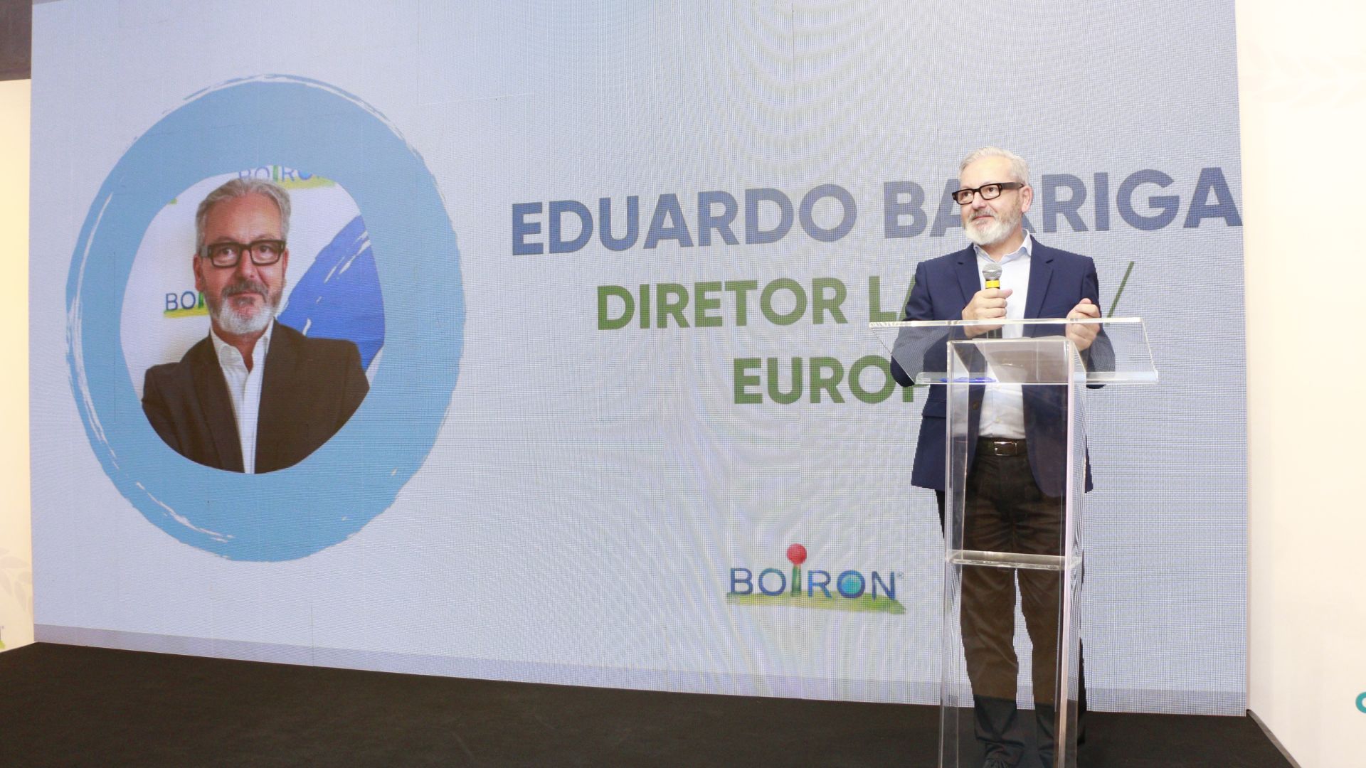 Diretor discursando