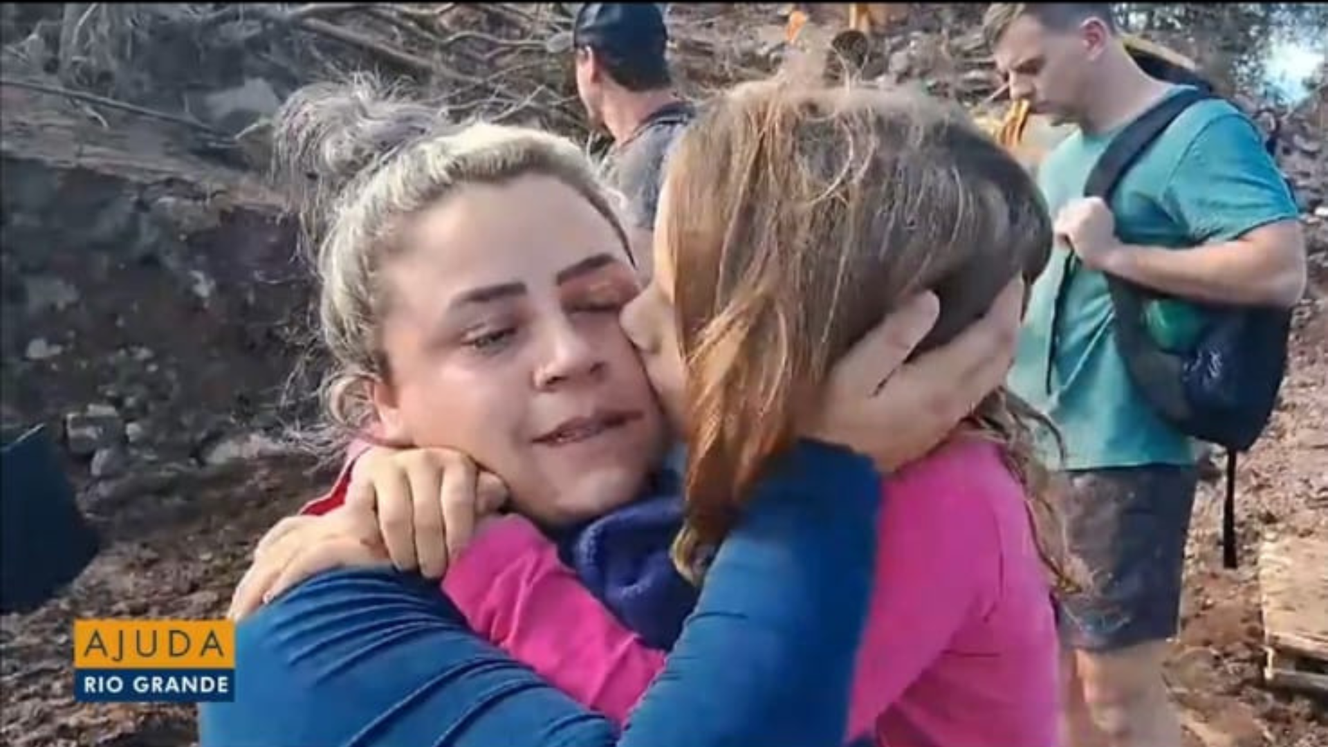 Fernanda e filha qu enão via a 15 dias