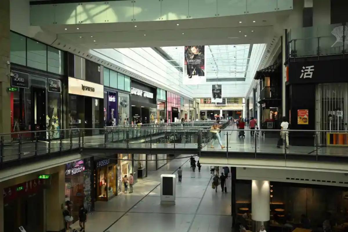 Emma assustou todos que estavam no shopping