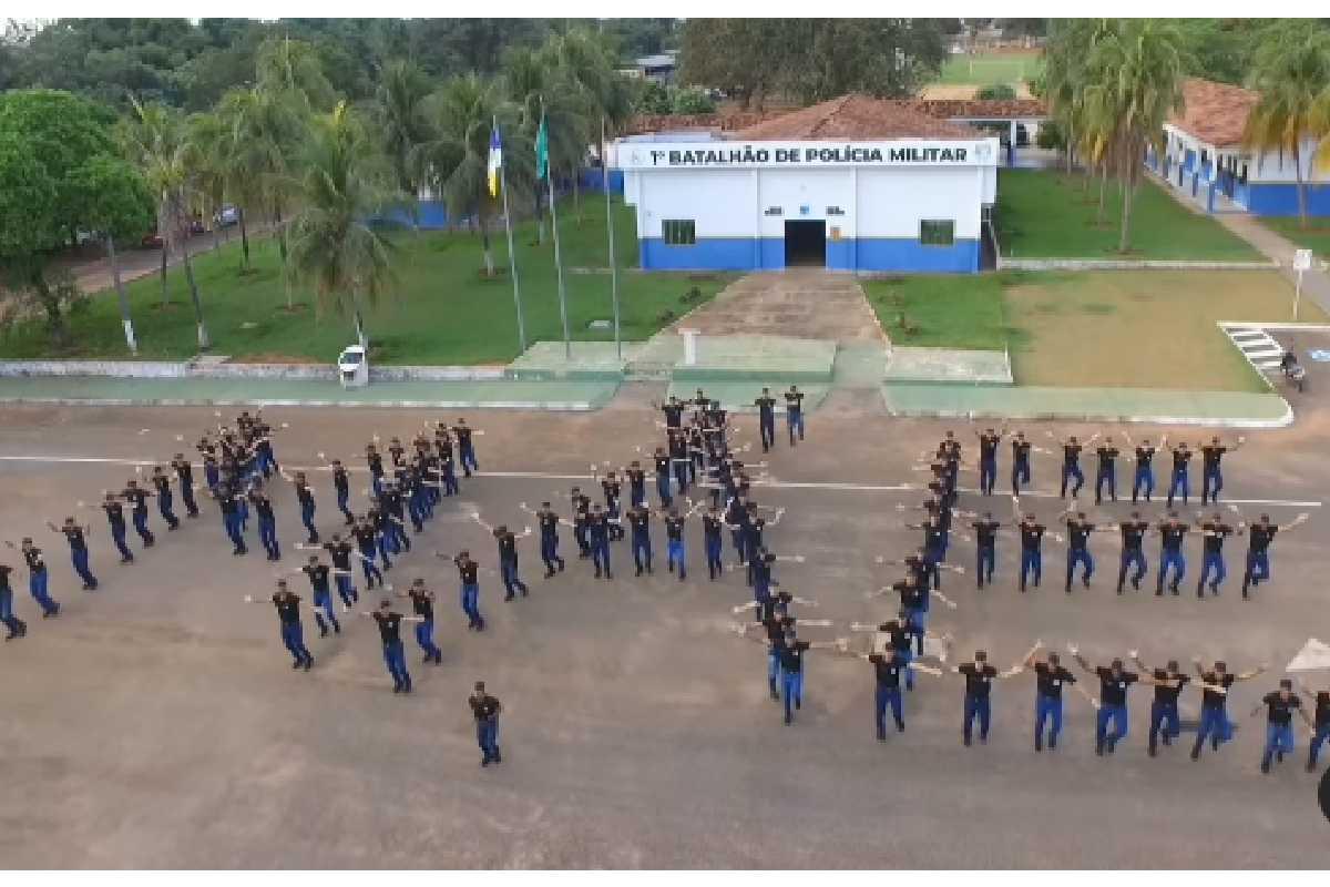 Uma surpresa de Dia das Mães feitas pelos alunos-soldados da PM fez sucesso