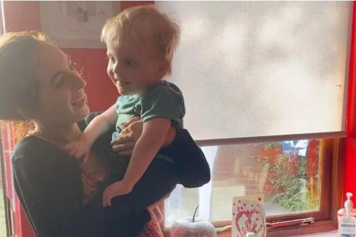 Myles é um bebê muito feliz