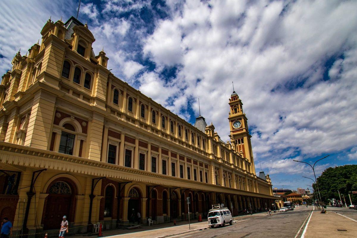 Frente do Museu visto da rua