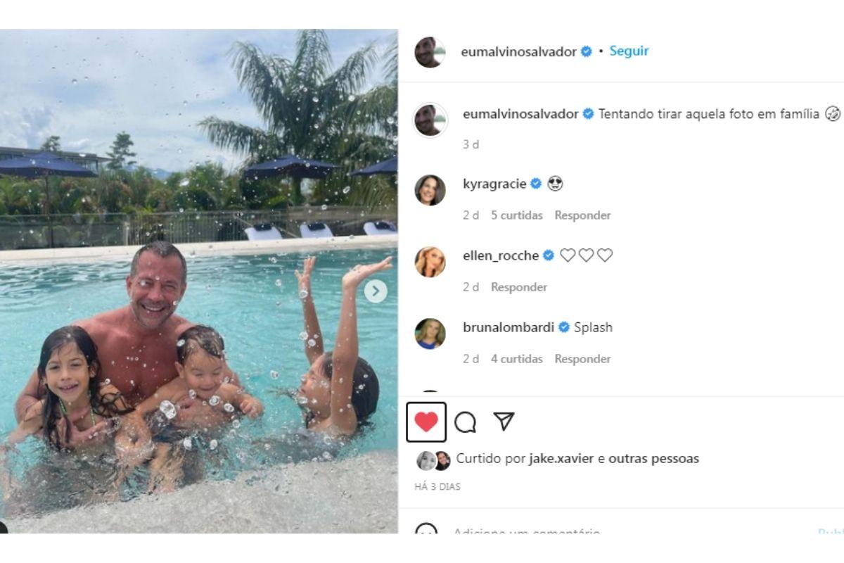 Postagem do ator com três filhos na piscina