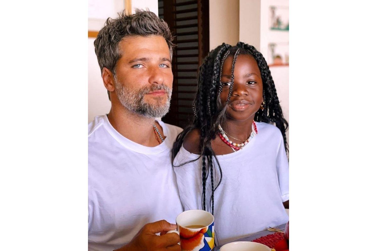 Bruno Gagliasso combinou o look com a filha, Titi