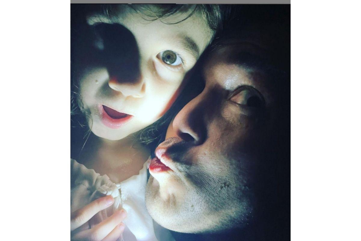 Humorista Gigante Leo e filha
