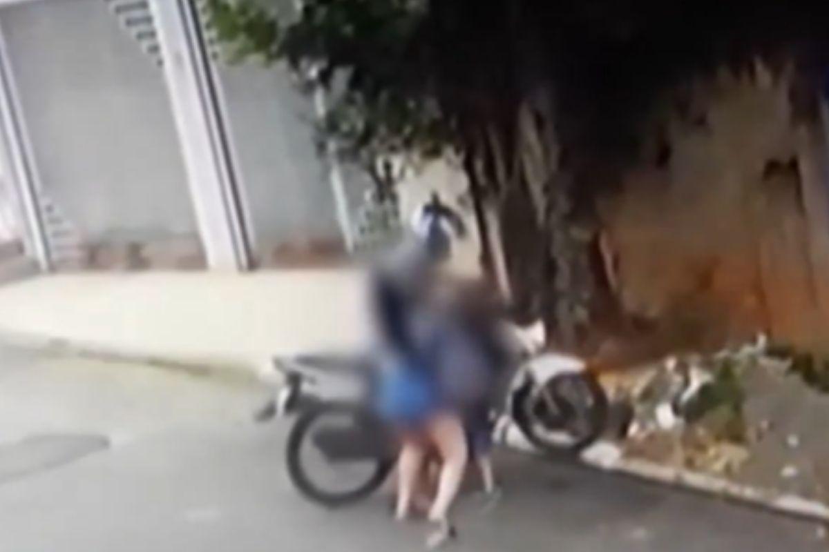 Mãe é assaltada ao lado do filho na Zona Leste de SP