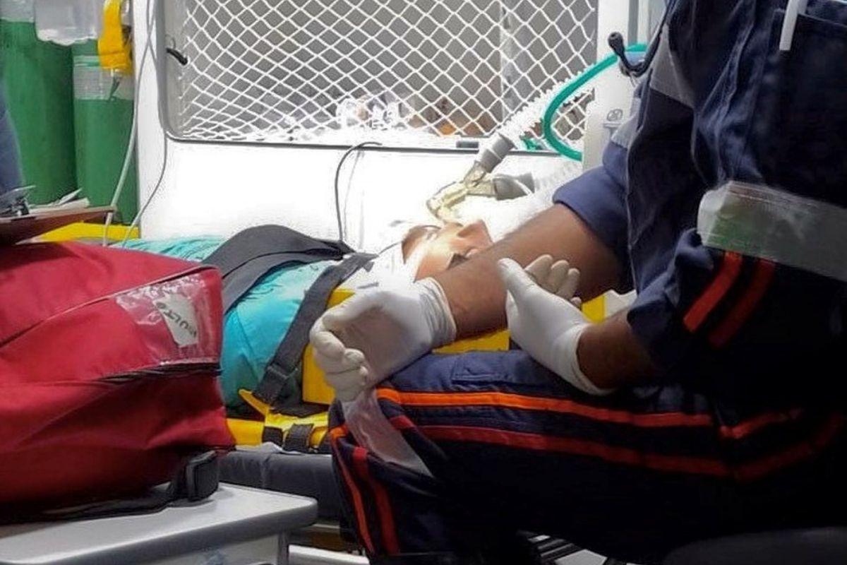 O menino ficou em coma induzido após o acidente