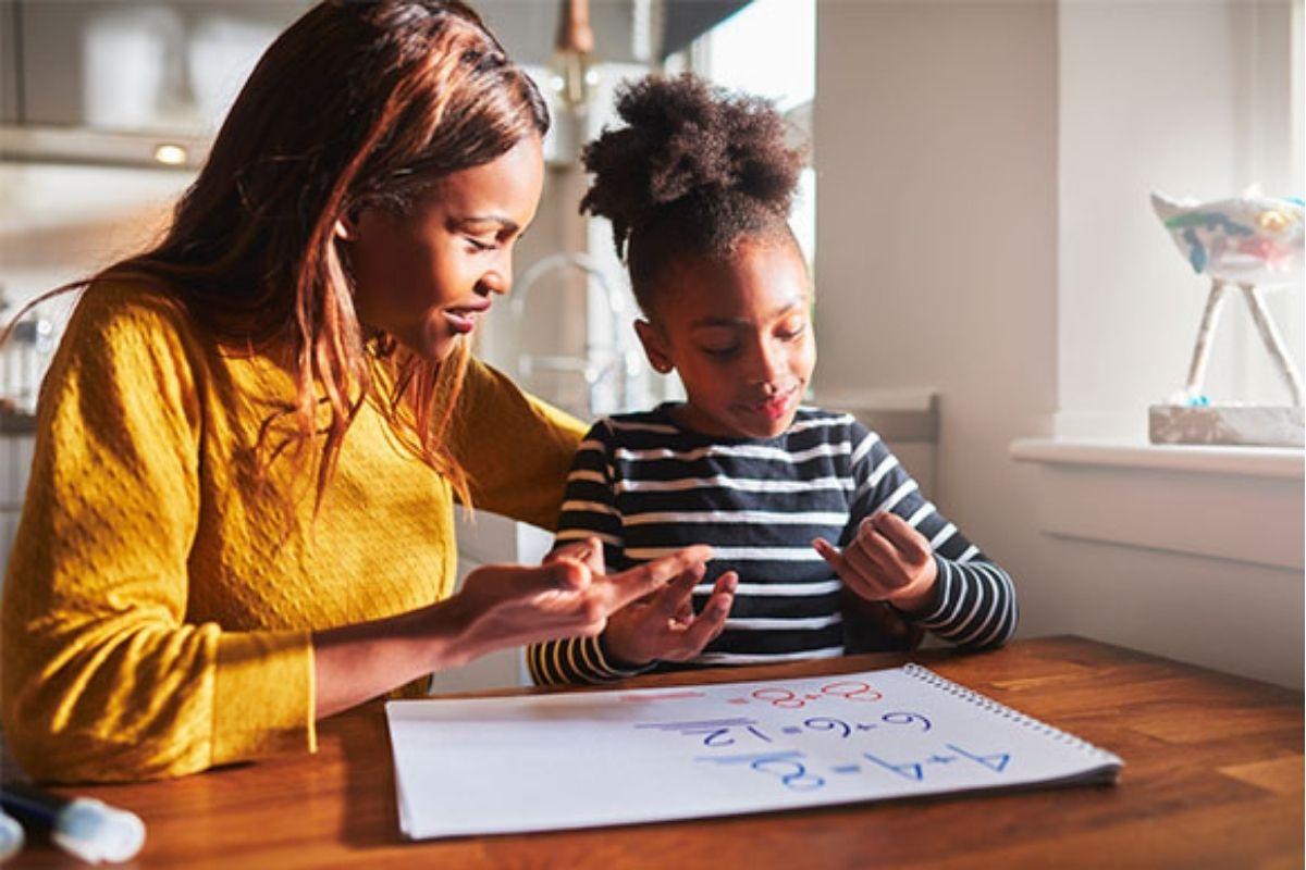 A mãe não gostou nada da lição de casa da filha