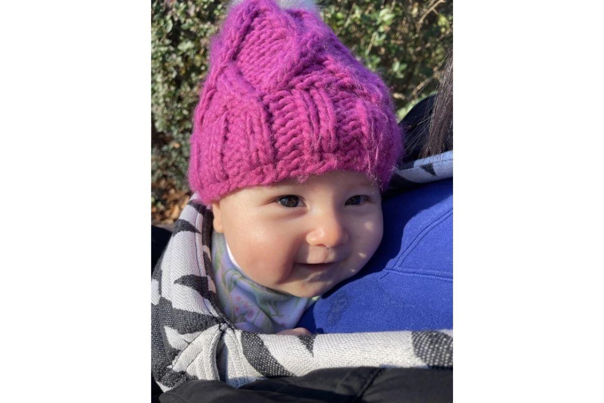 Apesar do nascimento dramático, Maeve é uma bebê tranquila