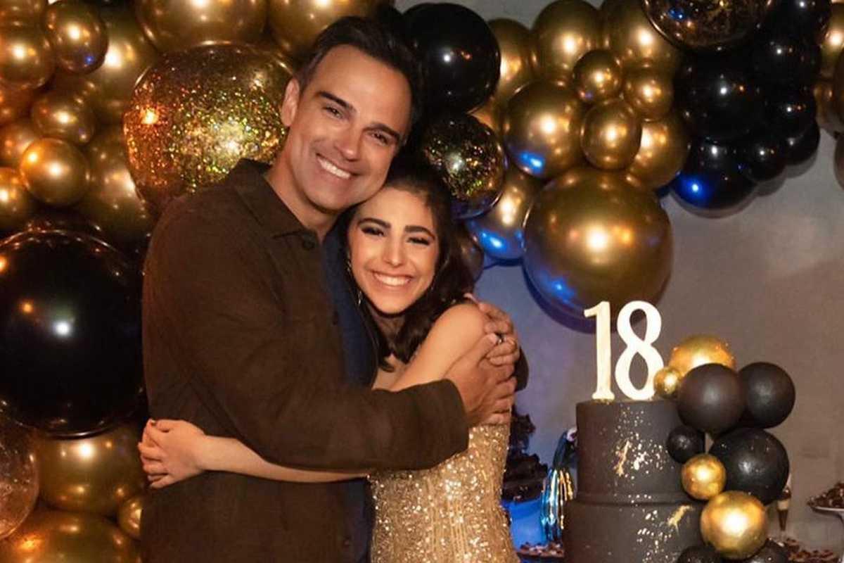 Tadeu Schmidt comemora os 18 anos da filha mais nova, e compartilha registros de carinho no perfil pessoal