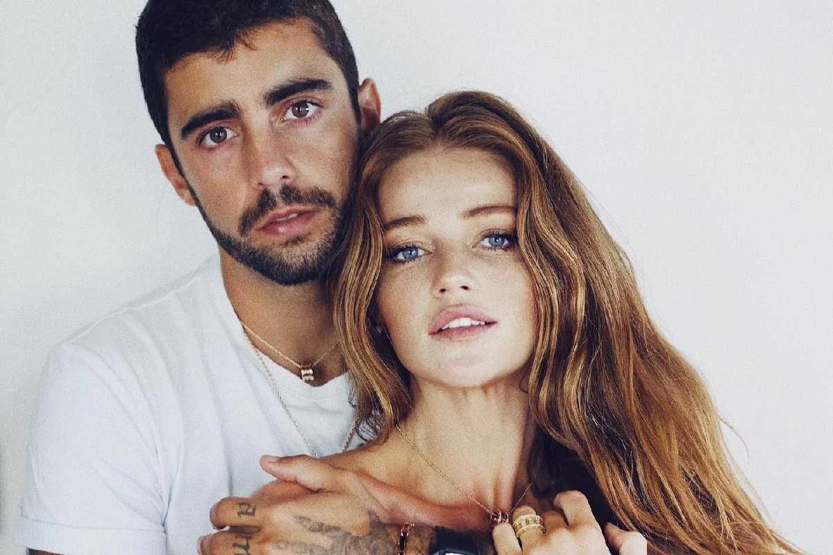 Homem branco e mulher ruiva