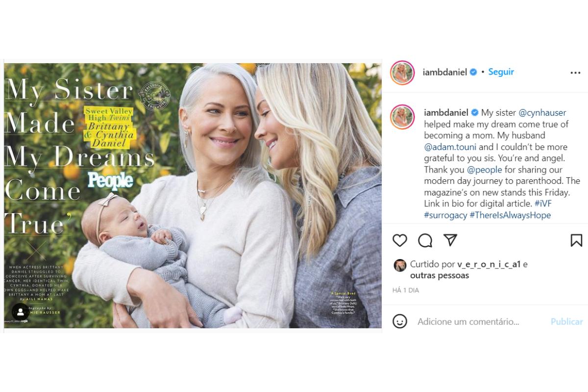 As irmãs Brittany e Cynthia Daniel posaram juntas com o novo bebê da família