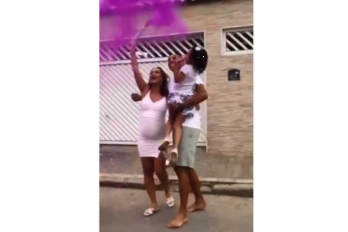 Chá revelação acaba em cena engraçada na família (Foto: Reprodução/G1)
