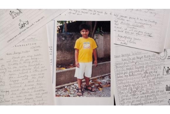 Timothy e Bush trocaram cartas por 10 anos (Foto: Compassion International/BBC)
