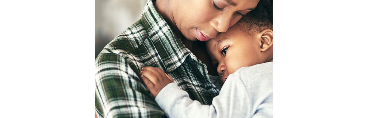 A enxurrada de informações e julgamentos online fez que surgisse uma geração de mães inseguras e com medo de tomar as próprias decisões