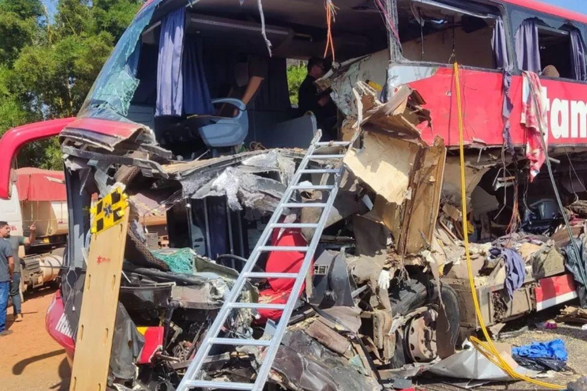 O ônibus levava 45 pessoas