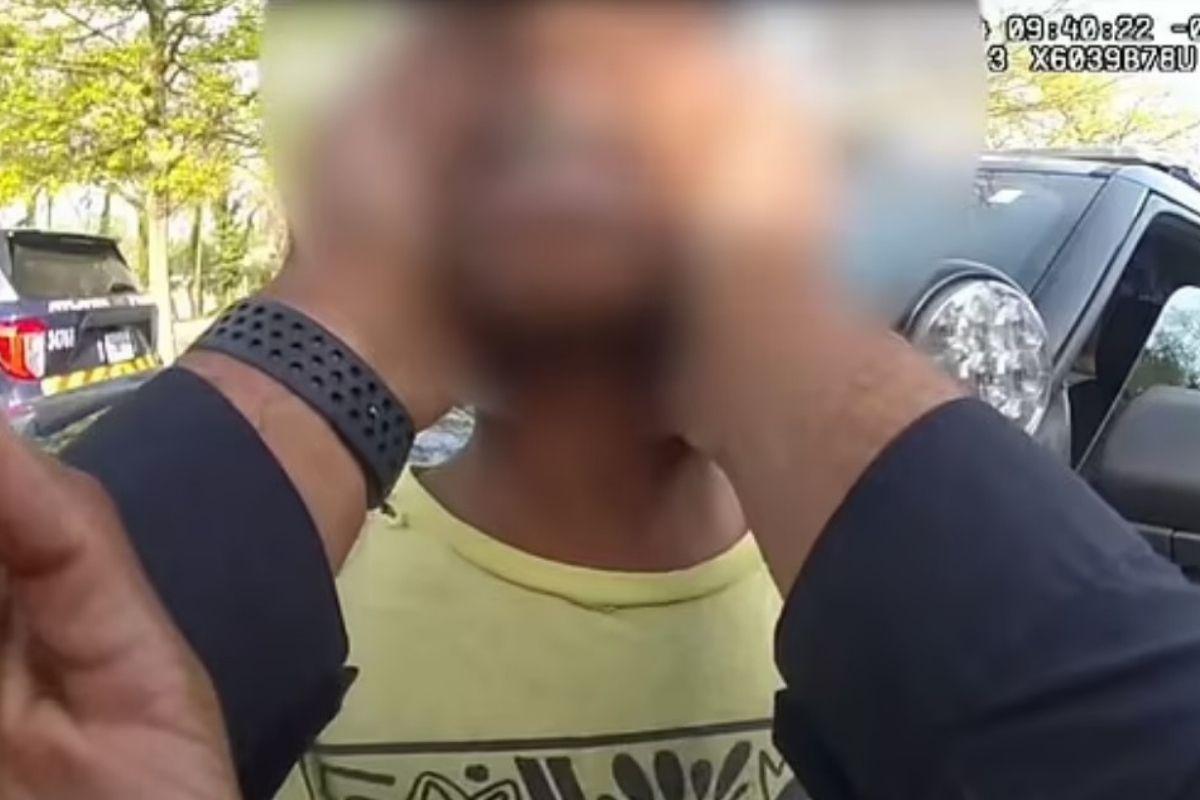 A criança foi salva pelos policiais, que o encontraram graças ao aplicativo de rastreamento