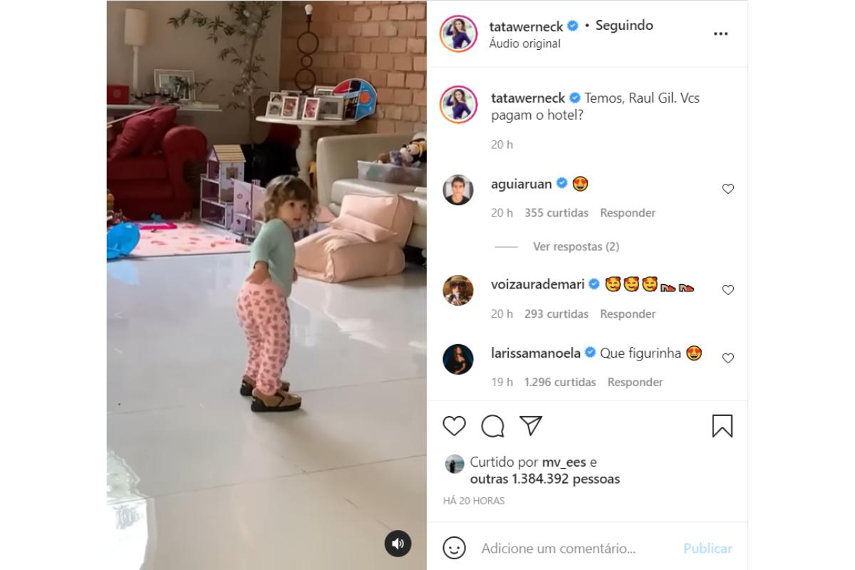 Clara Maria dançando