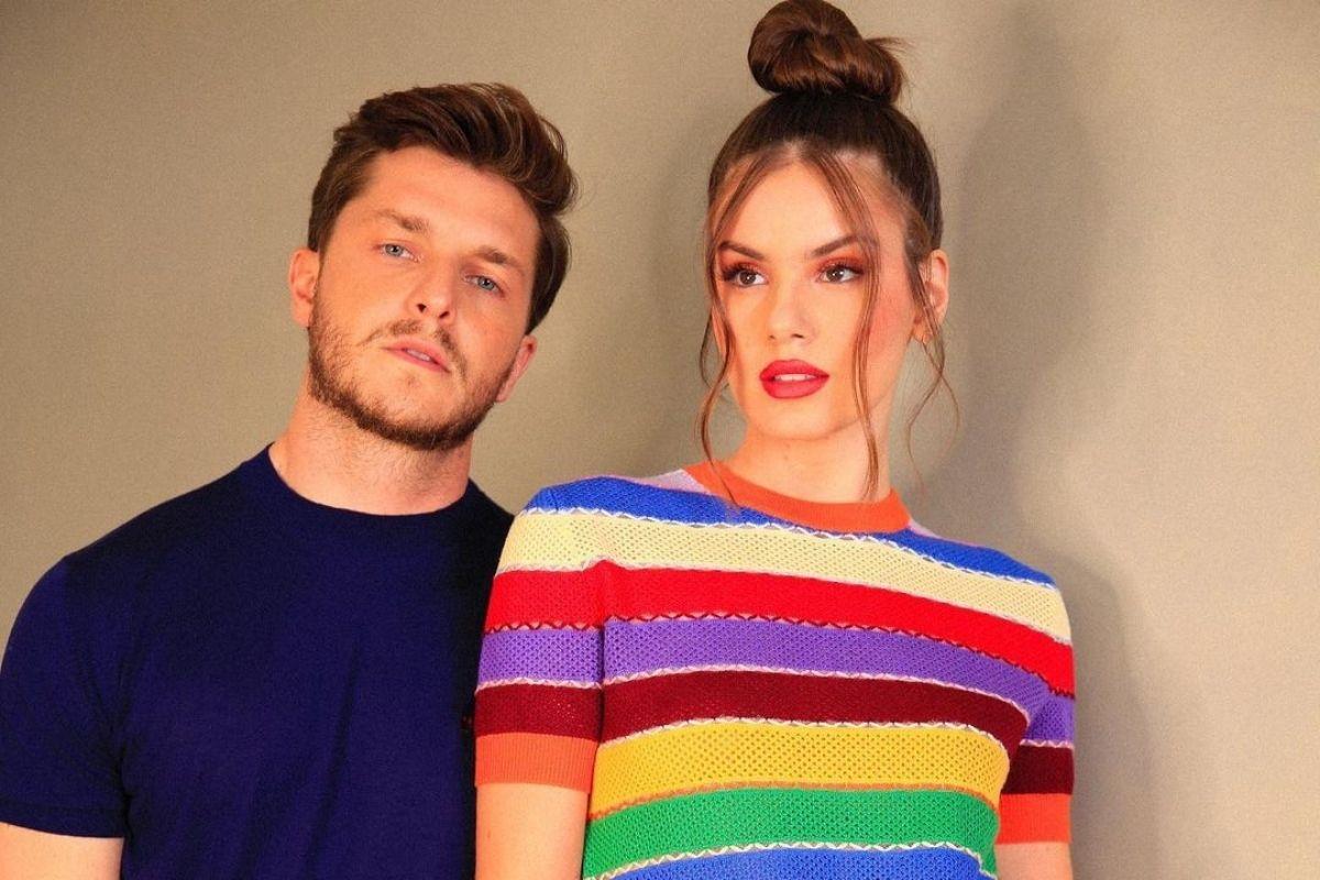 Camila Queiroz e Klebber Toledo