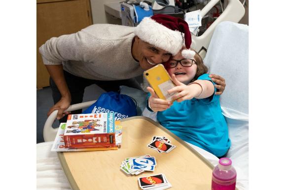 Obama durante visita a Hospital Infantil (Escritório Pessoal de Barack Obama/The Washington Post/Reprodução)
