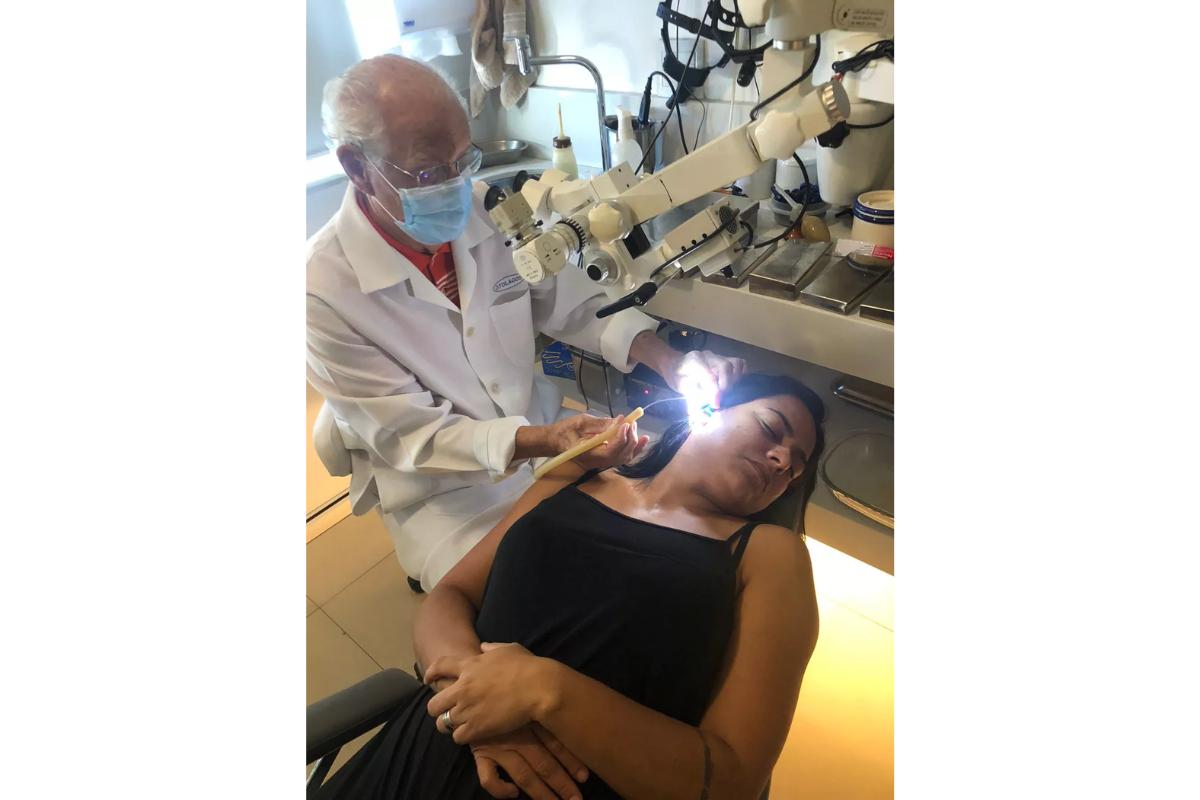 Mulher fica com barata dentro do ouvido por 24 horas